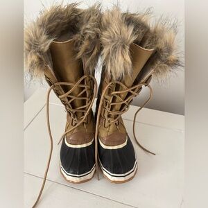 JBU Women's Tan and Black Winter Boots